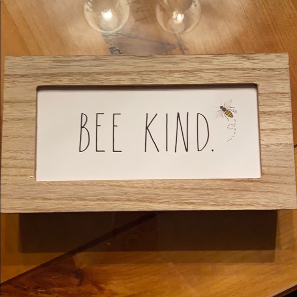 NWT Rae Dunn “BEE KIND” wooden sign 🐝 - Picture 5 of 6